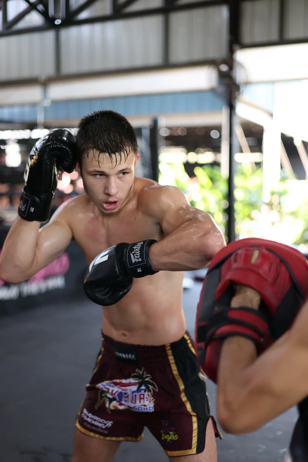 Trening na tarczach z tajskim trenerem